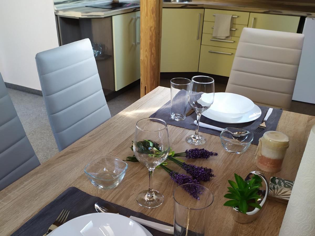 Podkrovni Apartman V Prirode, Vhodny K Relaxaci I Na Sluzebni Cesty Apartment Cerna u Bohdance ภายนอก รูปภาพ
